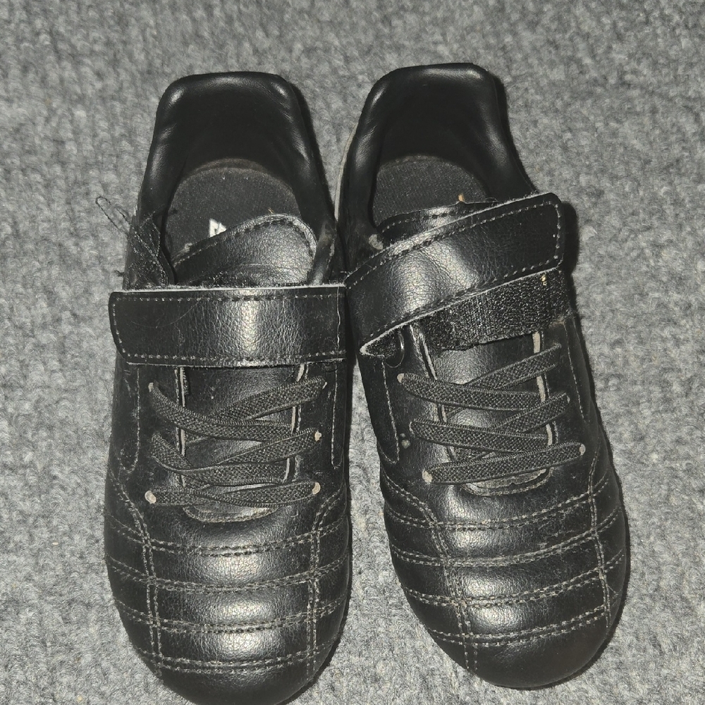 Brava Boys Soccer Cleats Size 11D